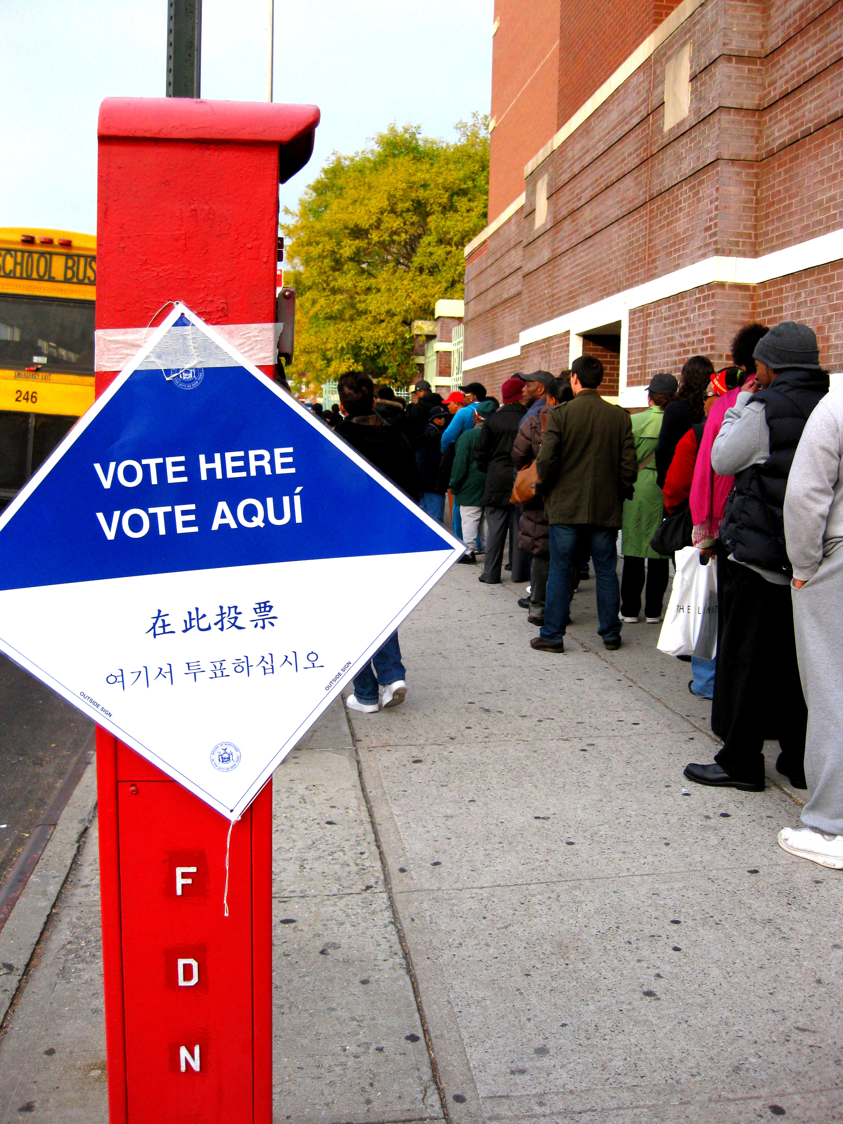 Voters in long lines. Photo courtesy of Wikimedia Comments. 