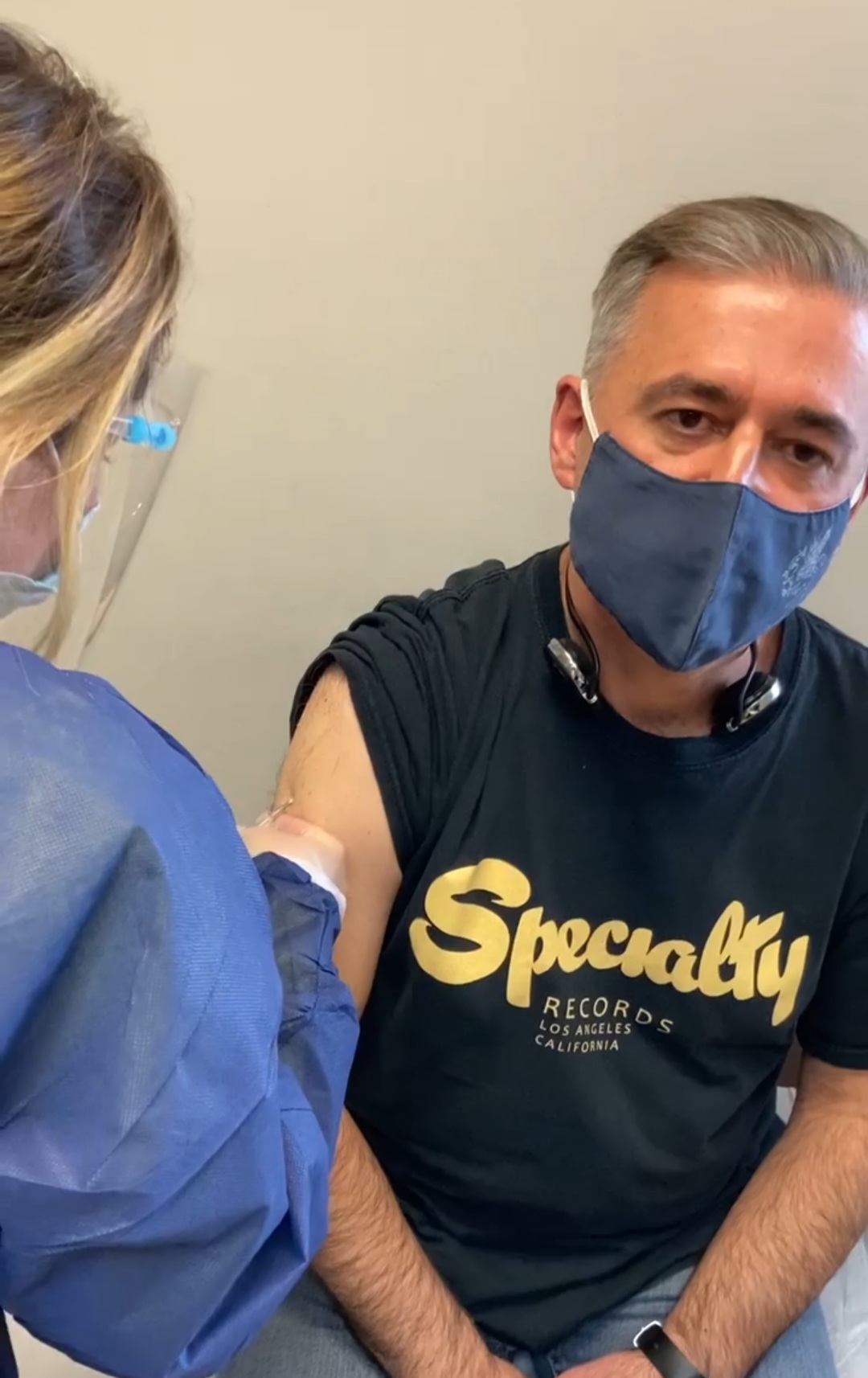Prof. Kirkov recieving the vaccine. Screenshot from a video courtesy of Gergana Atanasova.