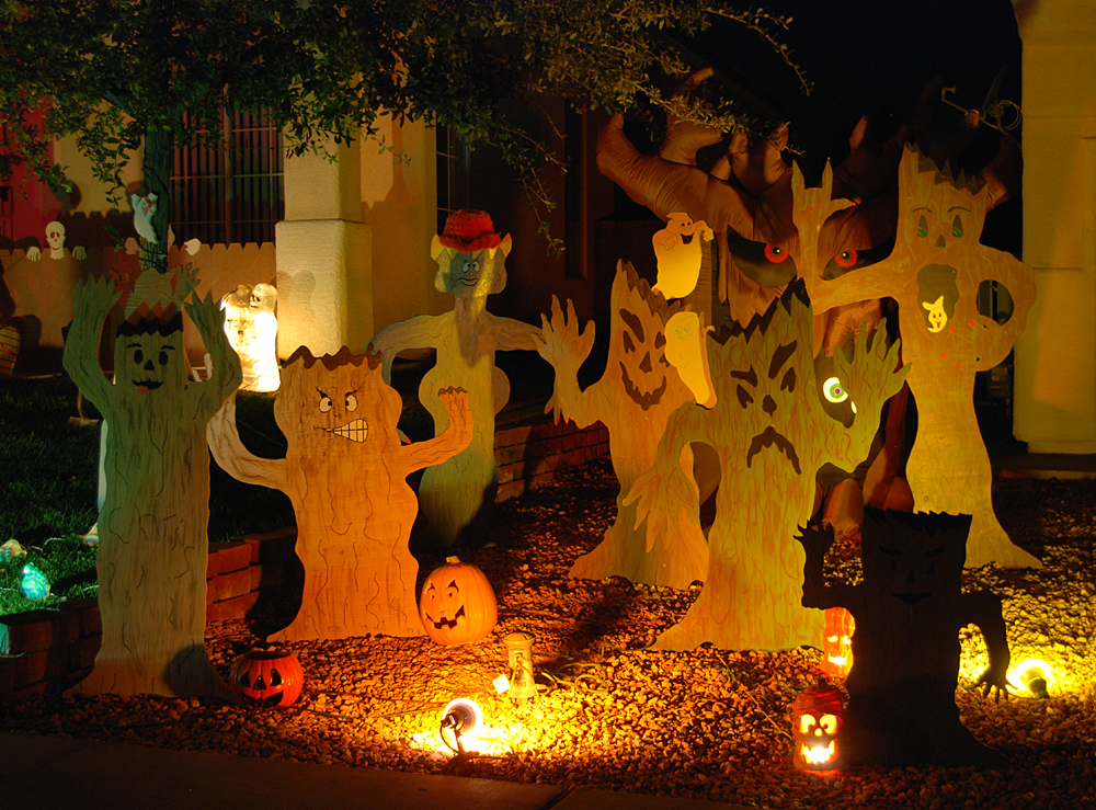 Haunted Forest Decorations. Photo credit: Roadsidepictures / flickr.com