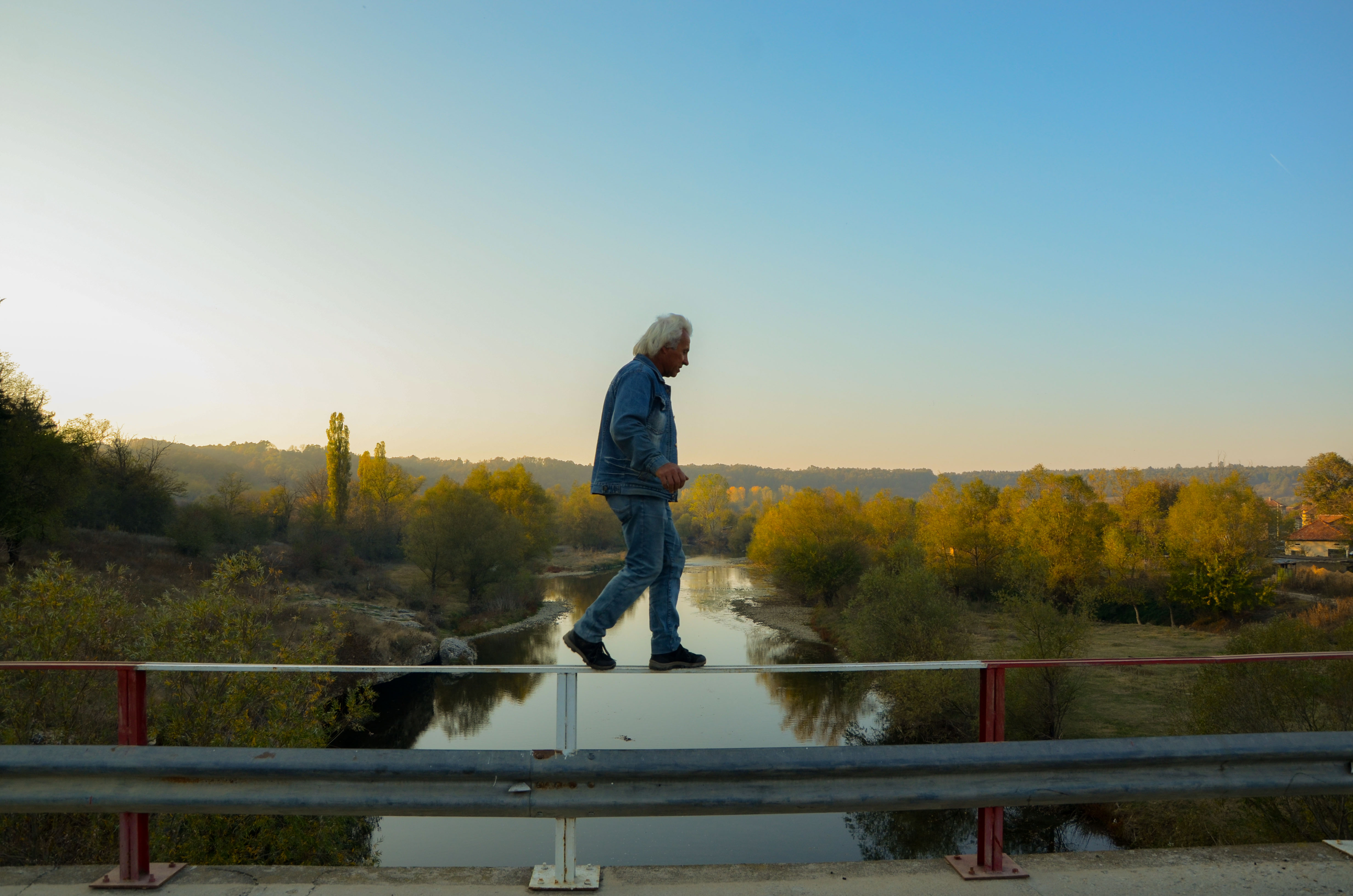 Tikata walking on the handrails of a bridge in Aglen. Yoan Bondakov for AUBG Daily.