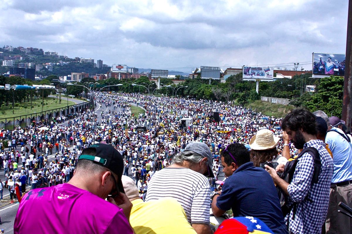 Venezuela protest on Oct. 26, 2016. Photo courtesy of Hugo Londoño, Flickr.