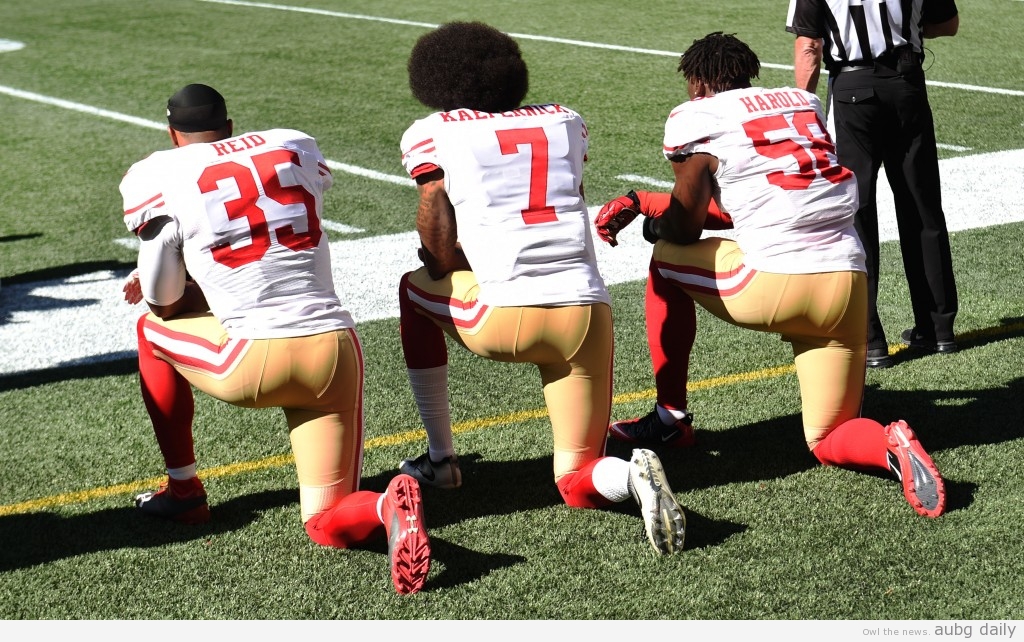 Kaepernick taking a knee with his teammates; Photo: Steve Dykes, Getty Images